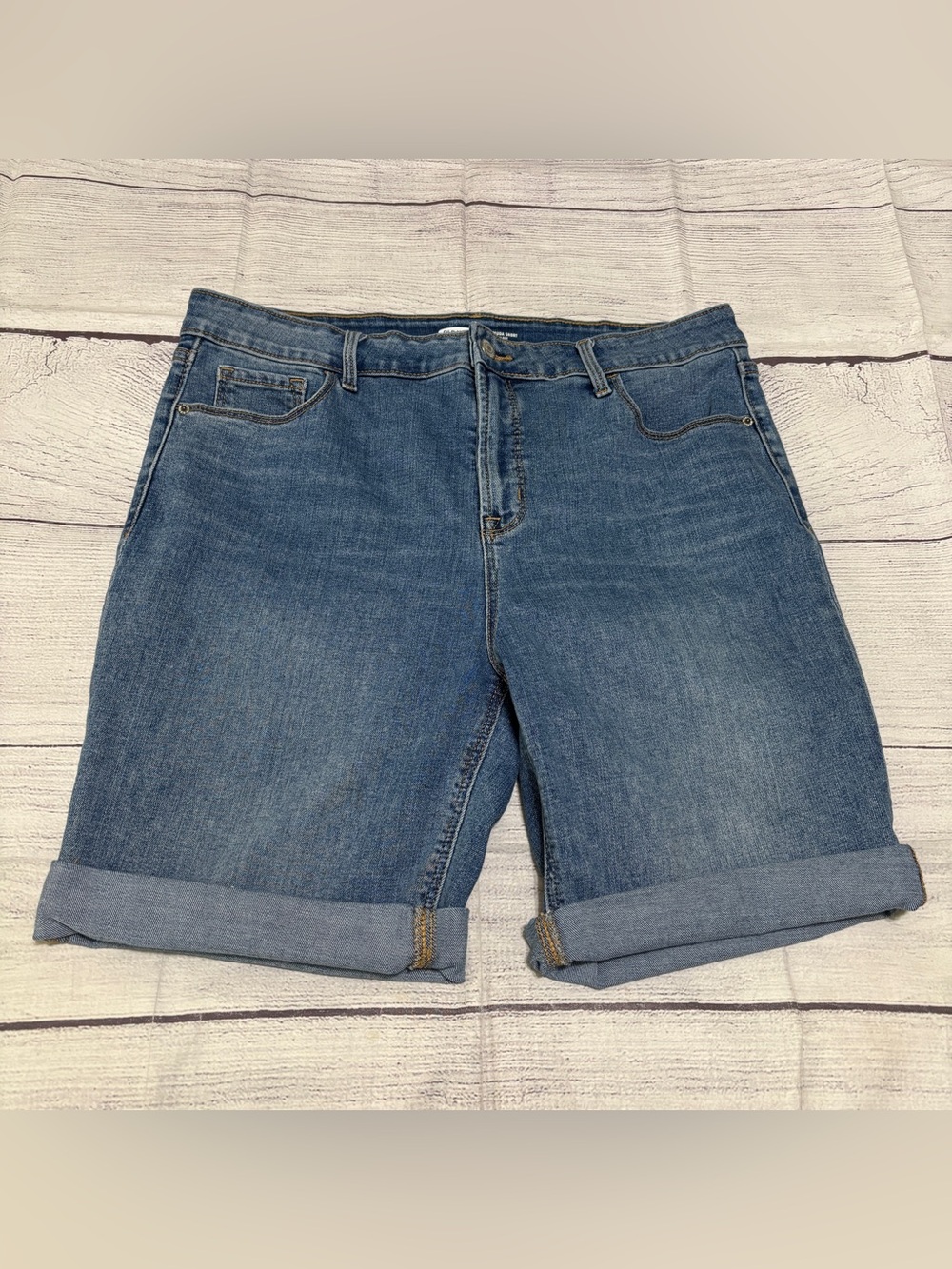 Old Navy Womens Size 14 Bermuda High Rise Shorts Denim Jean